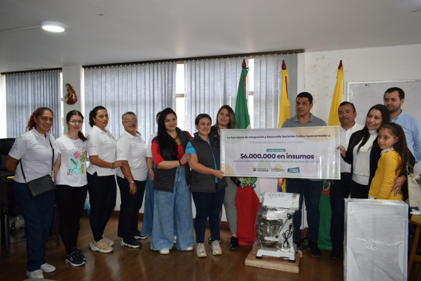 Mujeres emprendedoras se capacitaron y recibieron capital en insumos